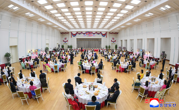 16-조선민주주의인민공화국창건 77돐 뜻깊게 경축